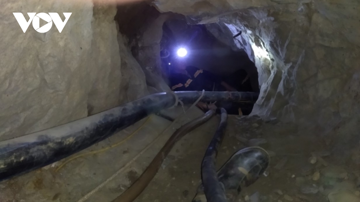 Bắc Kạn: Chưa thể tiếp cận giải cứu 2 nạn nhân mất tích trong vụ sập hầm vì đi tìm “kho báu” - Ảnh 1