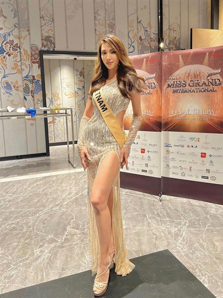 Shock: Thùy Tiên diện váy ngắn hở bạo hơn cả Ngọc Trinh tại Miss Grand 2021 - Ảnh 10