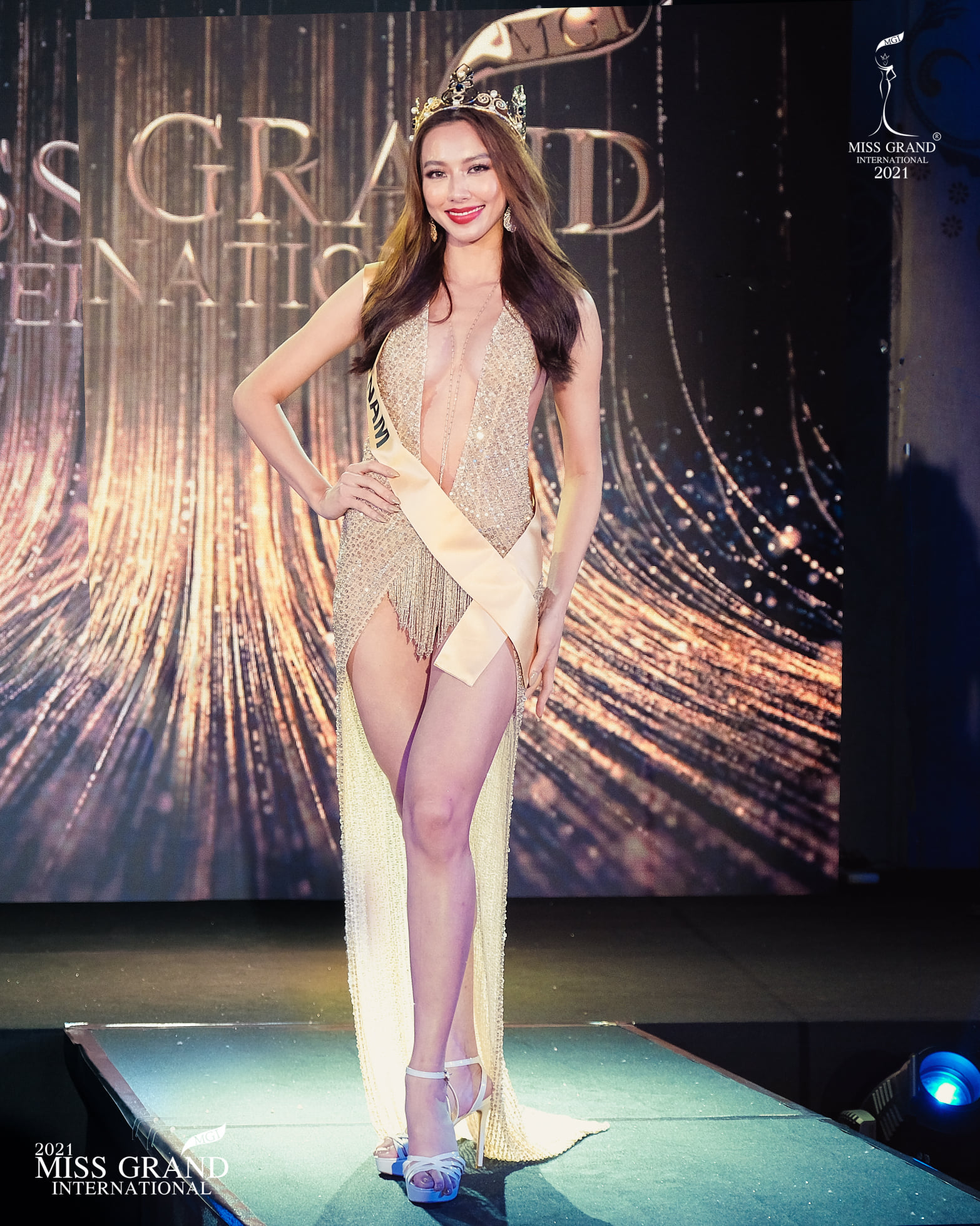 Chị gái Hoa hậu Đặng Thu Thảo chê bai Miss Grand Thùy Tiên: 'Đi thi Hoa hậu như khoe hàng' - Ảnh 4