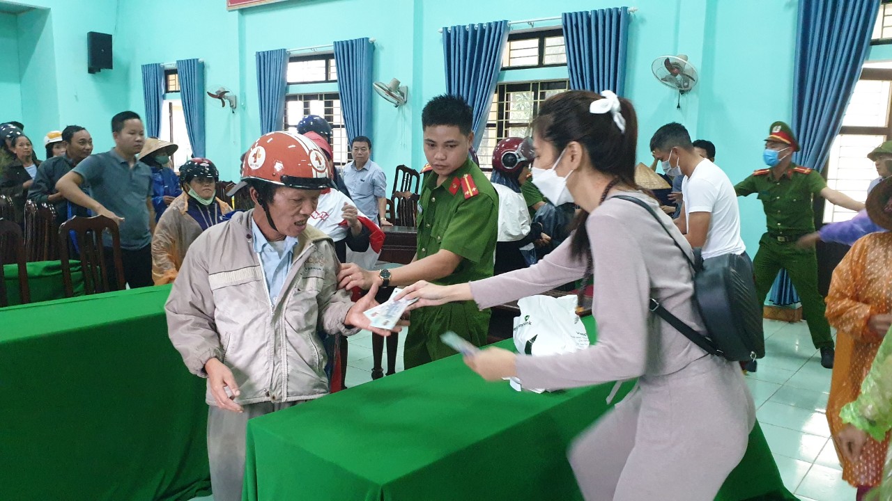 Một địa phương ở Quảng Trị lên tiếng về việc từ thiện của Thuỷ Tiên - Ảnh 1