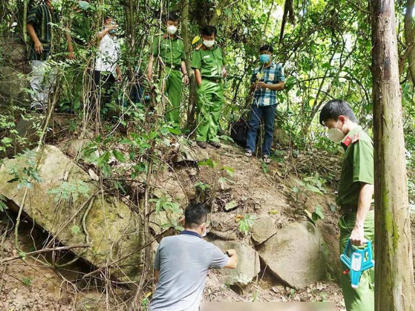 Lạng Sơn: Người phụ nữ giao gà bị sát hại, thi thể bị giấu trong vách núi đang trong quá trình phân huỷ - Ảnh 1