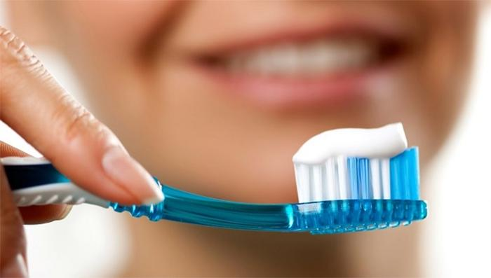 Lười chăm sóc răng miệng có thể khiến các triệu chứng Covid-19 phát triển nặng thêm - Ảnh 1