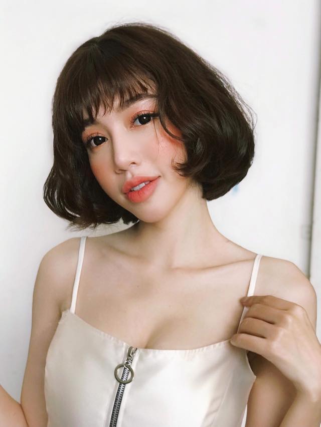'Hot girl ngực khủng' Elly Trần khoe hình ảnh tóc ngắn khiến fan 'chao đảo' vì quá trẻ trung - Ảnh 5