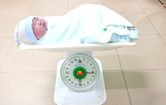 Bình Phước: Thai phụ 22 tuổi sinh thường bé trai nặng đến 5kg - Ảnh 1