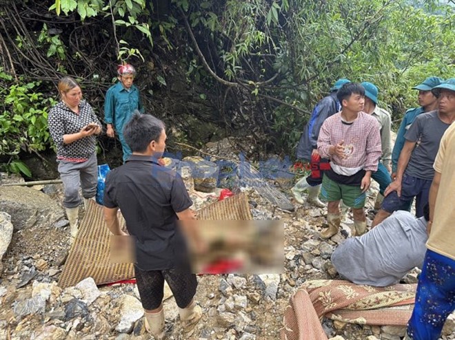 Thương tâm: Người phụ nữ ở Hà Giang bị đá đè tử vong do sạt lở đất - Ảnh 1