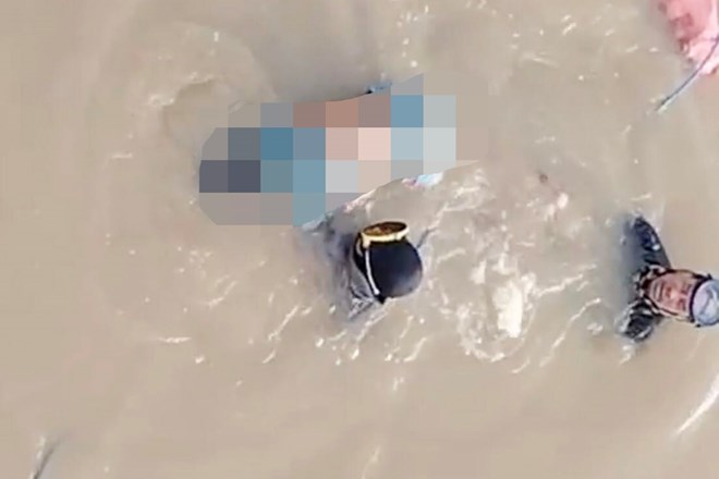 Đã tìm thấy thi thể nam sinh 13 tuổi rơi xuống sông khi cùng cha đi bắt cá - Ảnh 1