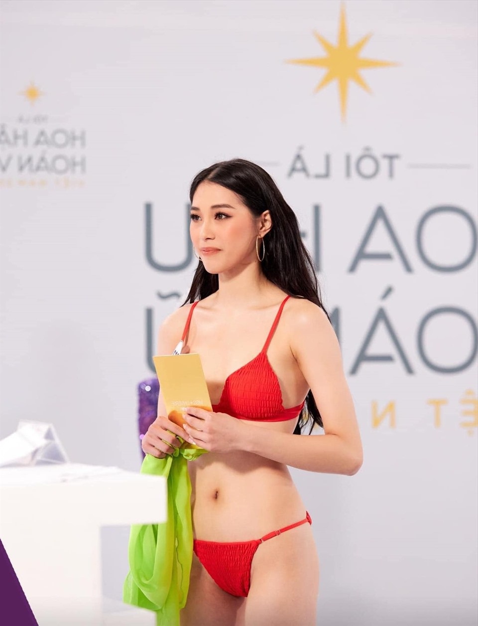 Hoa khôi bóng chuyền Đặng Thu Huyền gây thất vọng vì màn trình diễn không tốt ở đêm thi Hoa hậu Hoàn Vũ Việt Nam - Ảnh 3