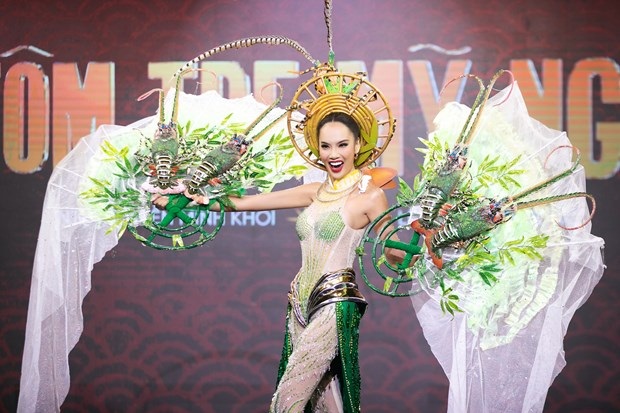 Hoa khôi bóng chuyền Đặng Thu Huyền gây thất vọng vì màn trình diễn không tốt ở đêm thi Hoa hậu Hoàn Vũ Việt Nam - Ảnh 7