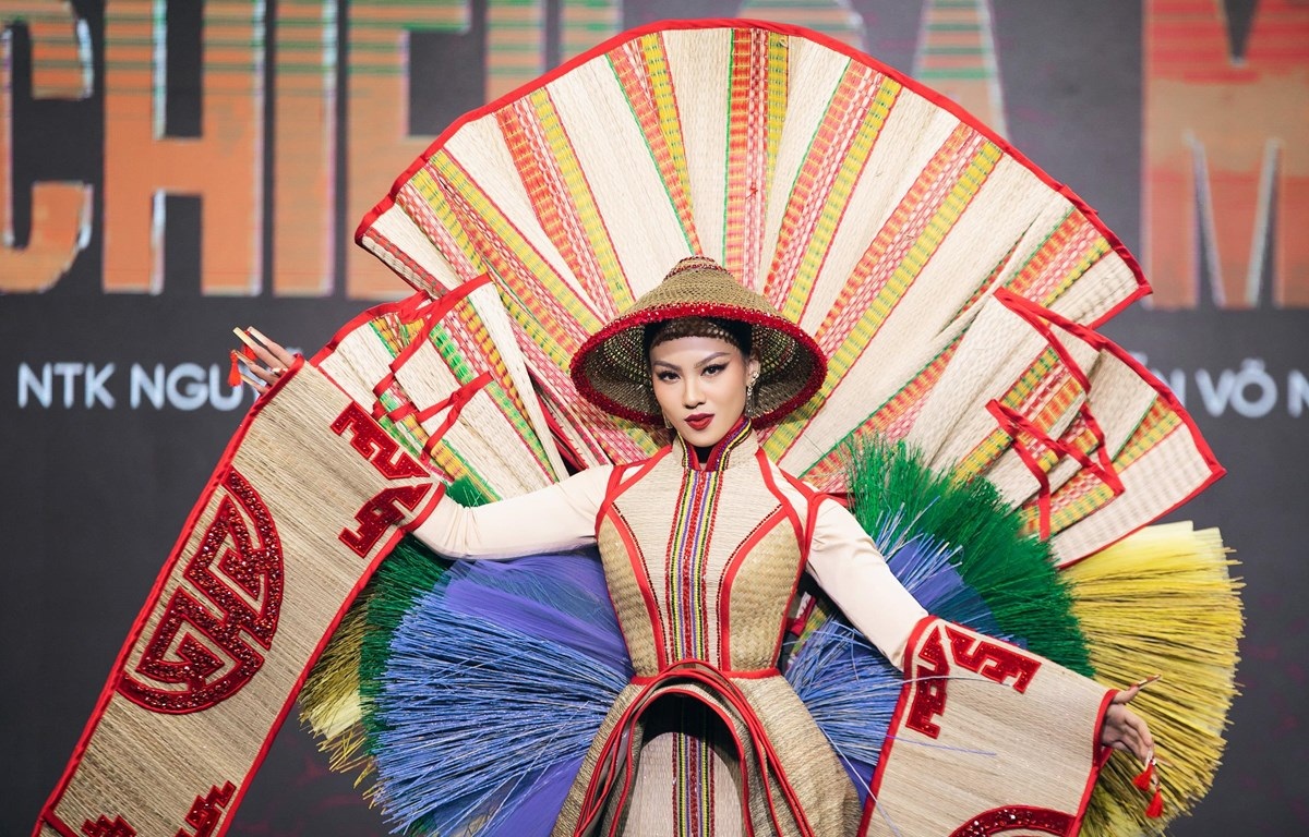 Hoa khôi bóng chuyền Đặng Thu Huyền gây thất vọng vì màn trình diễn không tốt ở đêm thi Hoa hậu Hoàn Vũ Việt Nam - Ảnh 5