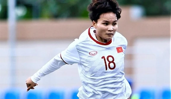 Nguyễn Thị Vạn, nữ cầu thủ giành cúp vàng Sea Games 31 được ví như em gái Quang Hải - Ảnh 2