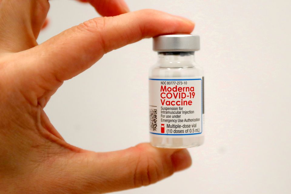 FDA Hoa Kỳ thông qua quyết định tiêm vaccine Moderna mũi tăng cường ngừa Covid-19 - Ảnh 2