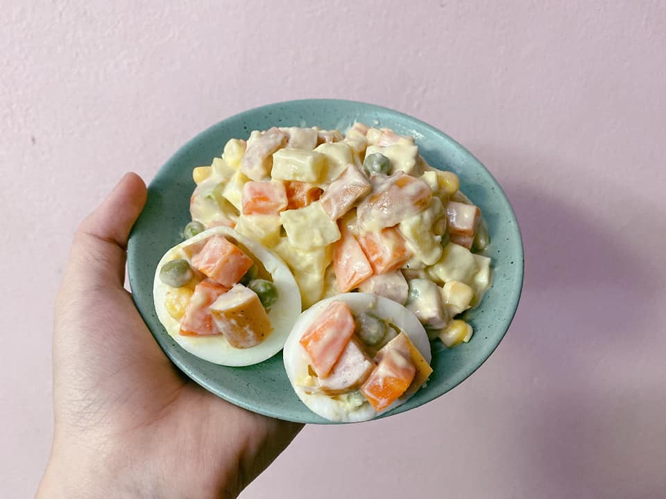 Salad Nga mát lạnh, béo béo ăn siêu cuốn cho người mê chế độ healthy - Ảnh 1