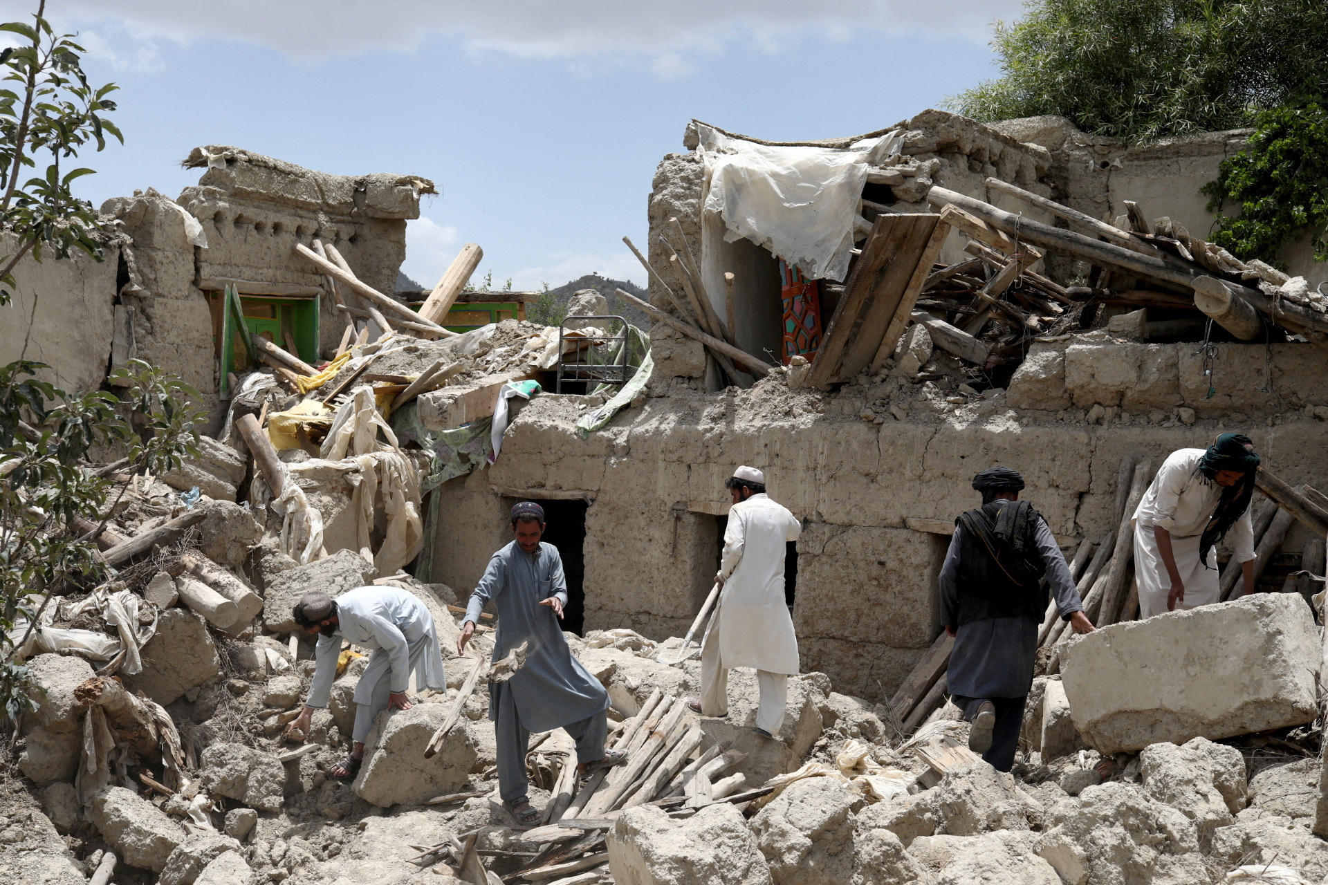 Trận động đất mạnh 6,8 độ richter rung chuyển Afghanistan: Dư chấn đến cả Ấn Độ cũng phải lo ngại - Ảnh 2