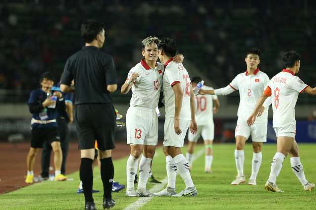 HLV Park Hang-seo căng thẳng trước khi tuyển Việt Nam thắng 6-0 Lào - Ảnh 2