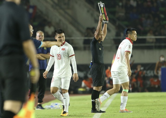 HLV Park Hang-seo căng thẳng trước khi tuyển Việt Nam thắng 6-0 Lào - Ảnh 1