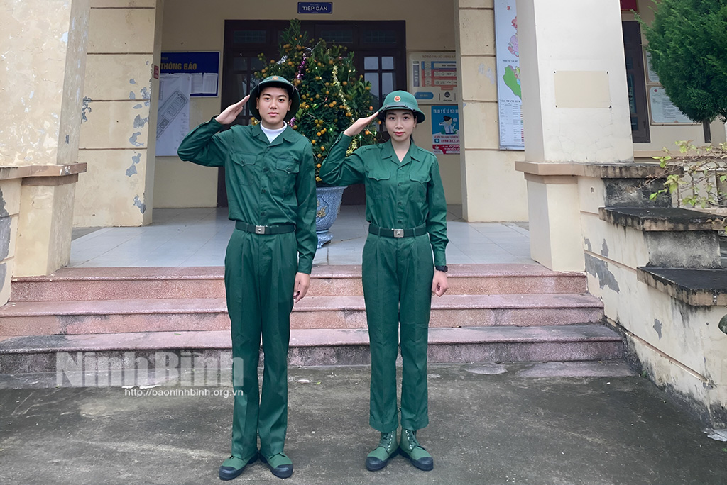 Hai cô gái xinh đẹp ở Hà Nội bỏ việc làm thu nhập cao, tình nguyện nhập ngũ - Ảnh 2