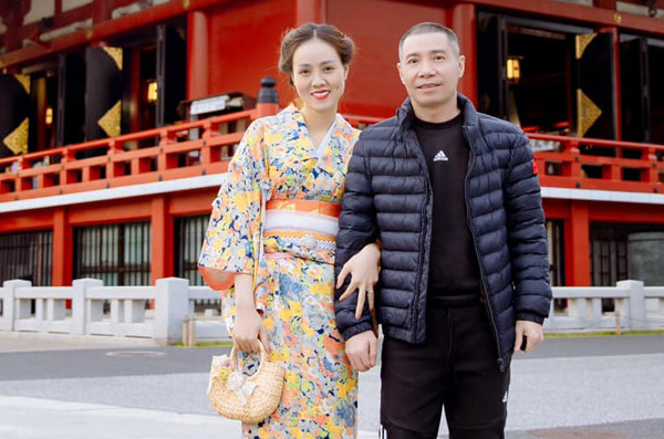 NSND Công Lý tiếp tục qua Nhật chữa bệnh, được vợ trẻ ân cần chăm sóc - Ảnh 2