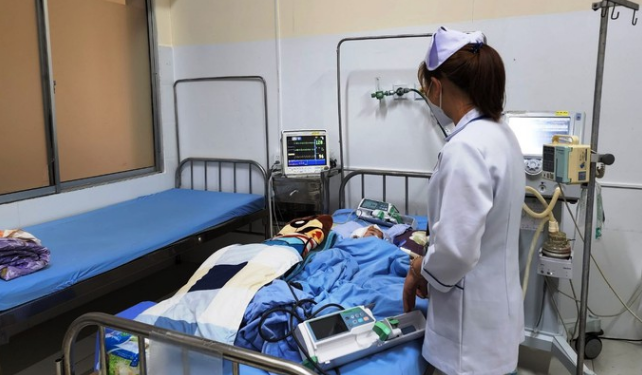 Tình trạng sức khỏe của bé gái ở Đà Lạt bị 2 bảo mẫu bạo hành dẫn đến chấn thương sọ não, dập phổi - Ảnh 1