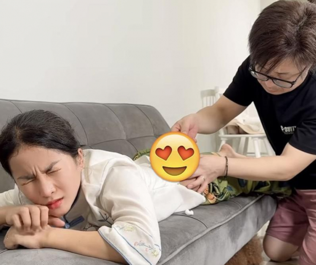 Ba bà mẹ nổi tiếng khi tiêm kích trứng tại nhà: Minh Hằng không hề sợ hãi, bà Nhân Vlog  bấu chặt tay ông xã, bật khóc nức nở - Ảnh 4