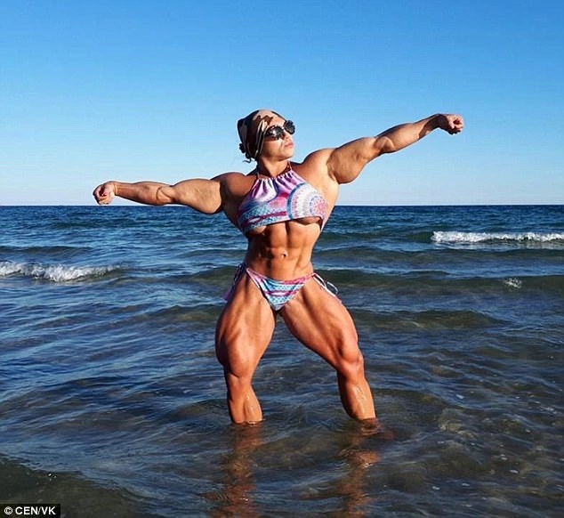 Bất ngờ trước thân hình ấn tượng của 'người phụ nữ có cơ bắp nhất thế giới', đến vận động viên thể hình cũng phải 'chào thua' - Ảnh 2