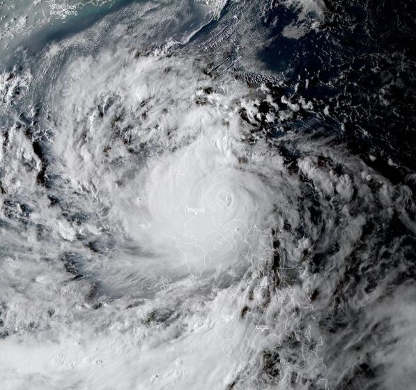 Quét qua Philippines, bão Noru có khả năng mạnh hơn nữa khi vào Biển Đông? - Ảnh 2