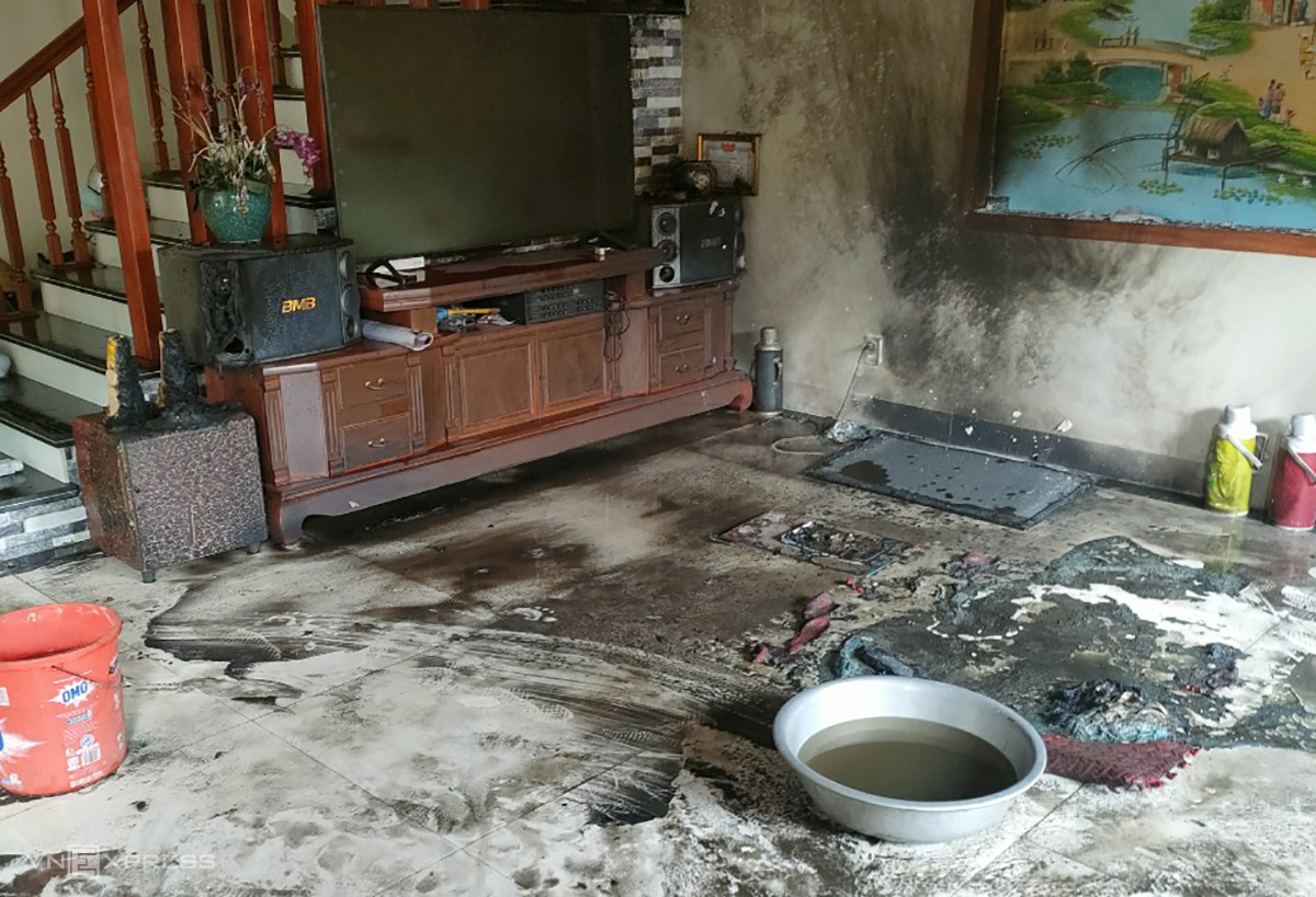 Vụ 3 con gái mang xăng đốt nhà mẹ đẻ tại Hưng Yên: Thêm một người con gái đã tử vong - Ảnh 2