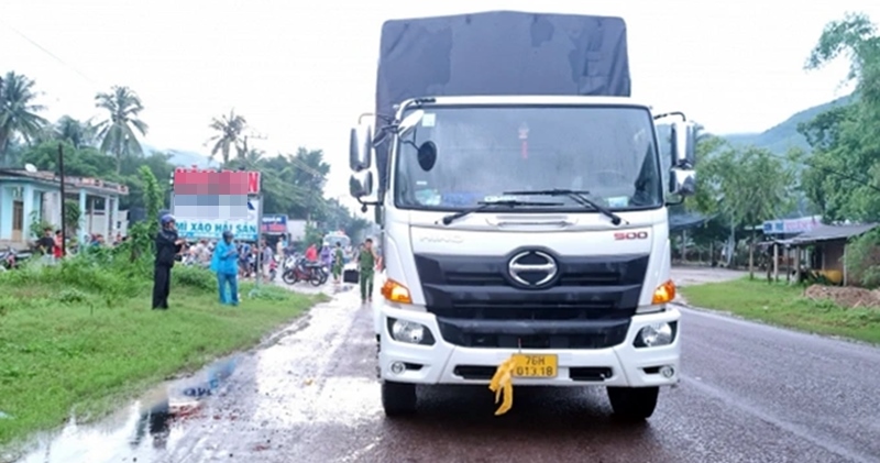 Nguyên nhân 2 vụ tai nạn khiến 6 người không qua khỏi tại Huế và Phú Yên: Có dấu hiệu va chạm trong điểm mù của lái xe tải - Ảnh 2
