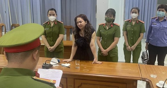 Thông tin mới liên quan đến vụ bà Nguyễn Phương Hằng vừa được công bố, ca sĩ Vy Oanh bất ngờ đăng đàn bàn về triết lý sống khiến dân tình xôn xao - Ảnh 1