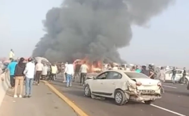 Tai nạn thảm khốc trên đường cao tốc: Ít nhất 35 người thiệt mạng trong đó có 18 nạn nhân bị thiêu sống - Ảnh 1