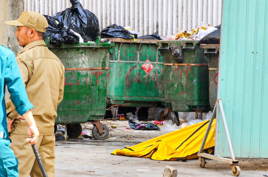 Phát hiện một thi thể cạnh bãi tập kết rác ở Đà Nẵng: Nghi ngờ nạn nhân là người nước ngoài - Ảnh 1