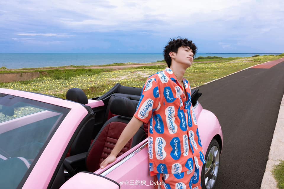 Vương Hạc Đệ khoe giọng cuốn hút trong MV 'Điệu Tango trên bờ biển', mở khóa vai trò mới: Vừa rap vừa đạo diễn cho sản phẩm âm nhạc đầu tay - Ảnh 3