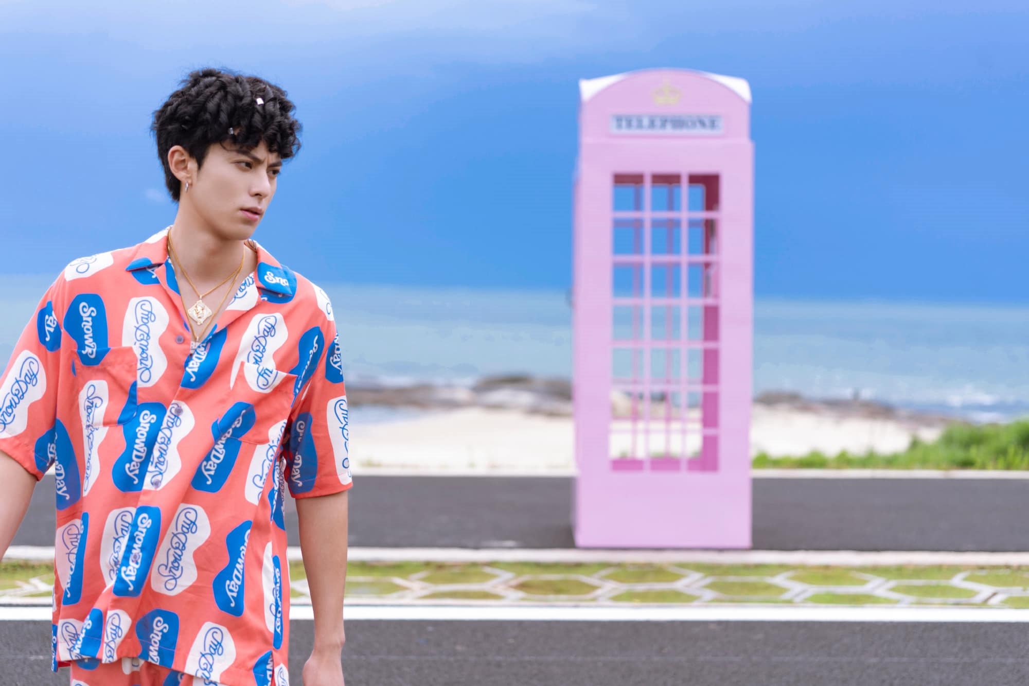 Vương Hạc Đệ khoe giọng cuốn hút trong MV 'Điệu Tango trên bờ biển', mở khóa vai trò mới: Vừa rap vừa đạo diễn cho sản phẩm âm nhạc đầu tay - Ảnh 5
