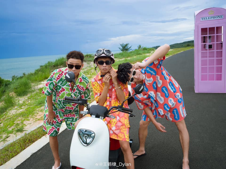 Vương Hạc Đệ khoe giọng cuốn hút trong MV 'Điệu Tango trên bờ biển', mở khóa vai trò mới: Vừa rap vừa đạo diễn cho sản phẩm âm nhạc đầu tay - Ảnh 1