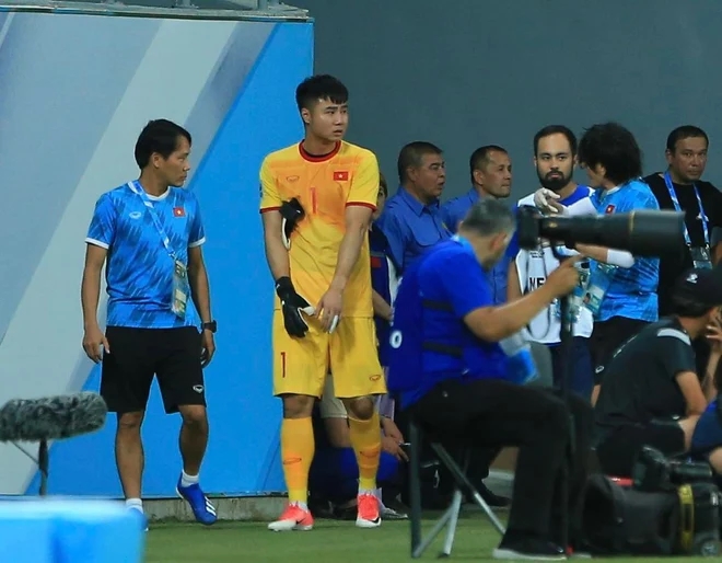 Thủ môn Văn Toản xin lỗi và giải thích về sai lầm trước toàn đội U23 Việt Nam - Ảnh 2