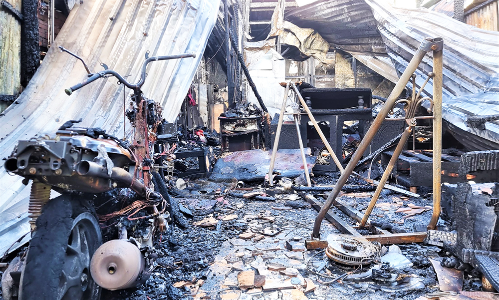 Cháy lớn ở An Giang: 6 căn nhà chìm trong biển lửa, 4 căn bị thiêu rụi hoàn toàn - Ảnh 2