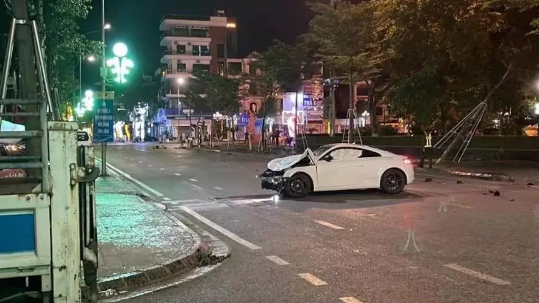 Nhân chứng bật khóc kể lại vụ lái xe Audi tông tử vong 3 người tại Bắc Giang: 'Quá khủng khiếp! Tiếng nổ chói tai như sét' - Ảnh 2