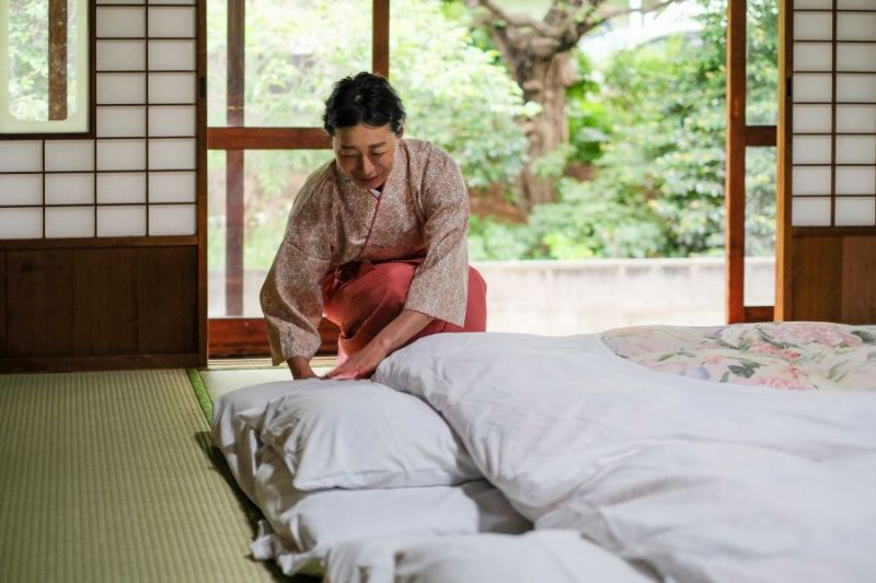 Lý do người Nhật thường ngủ dưới sàn nhà thay vì ngủ trên giường - Ảnh 1