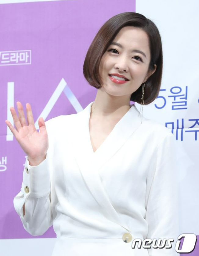 'Thiên thần thanh xuân' Park Bo Young đã làm gì trong ngày Tết thiếu nhi ở Hàn mà lại khiến netizen cảm động như vậy? - Ảnh 1