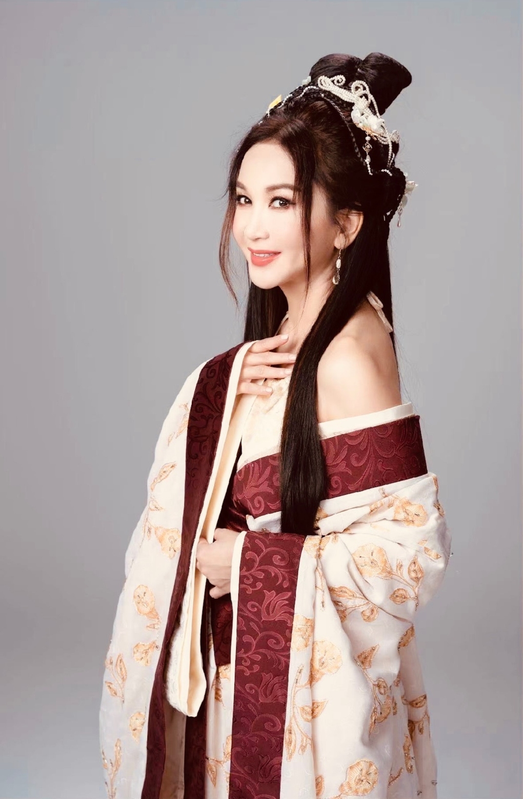 Minh tinh Ôn Bích Hà tái hiện vai người đẹp Đát Kỷ năm xưa: Điệu bộ y hệt, chỉ ngoại hình khiến fan ngỡ ngàng - Ảnh 3