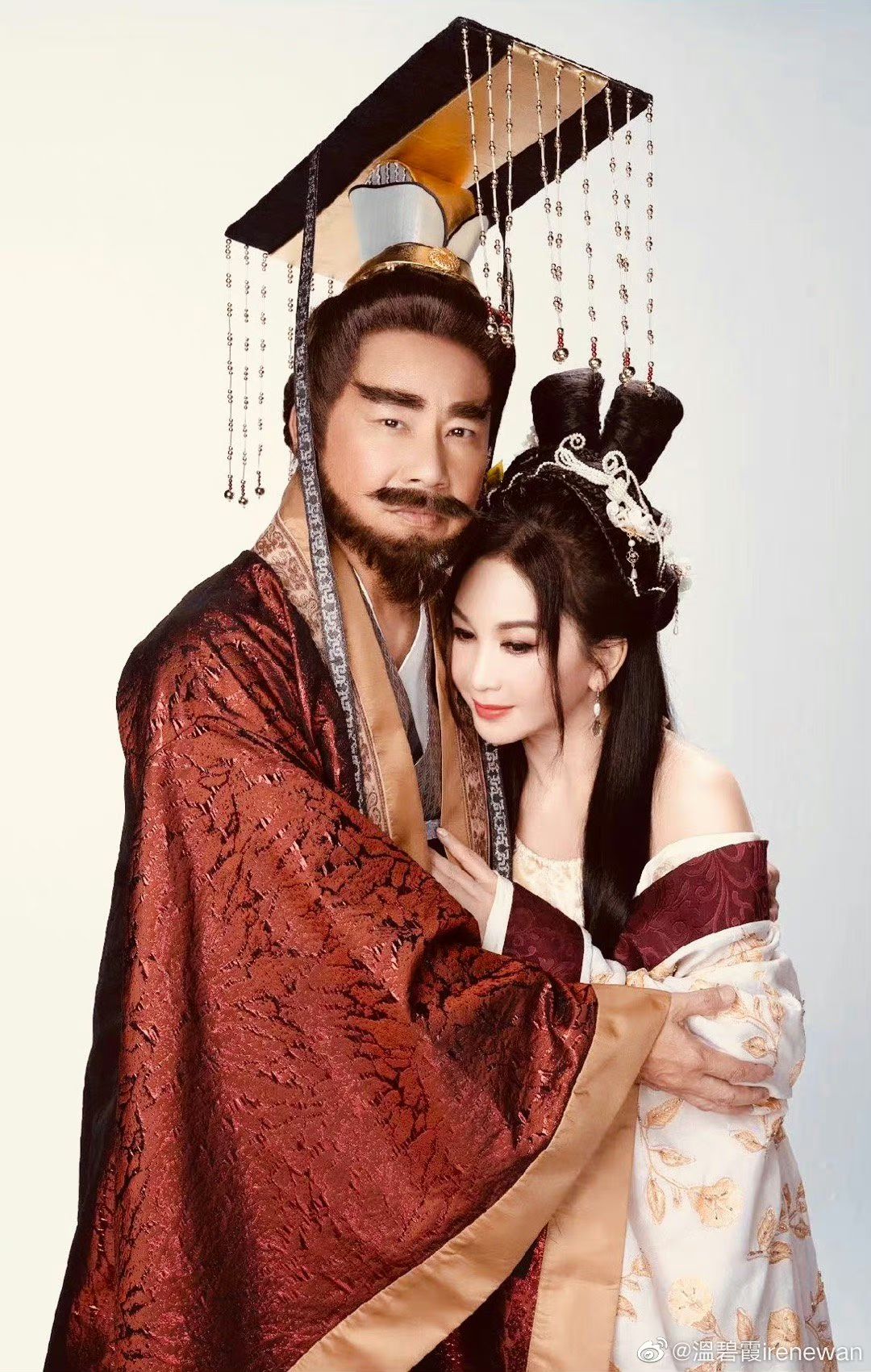 Minh tinh Ôn Bích Hà tái hiện vai người đẹp Đát Kỷ năm xưa: Điệu bộ y hệt, chỉ ngoại hình khiến fan ngỡ ngàng - Ảnh 2