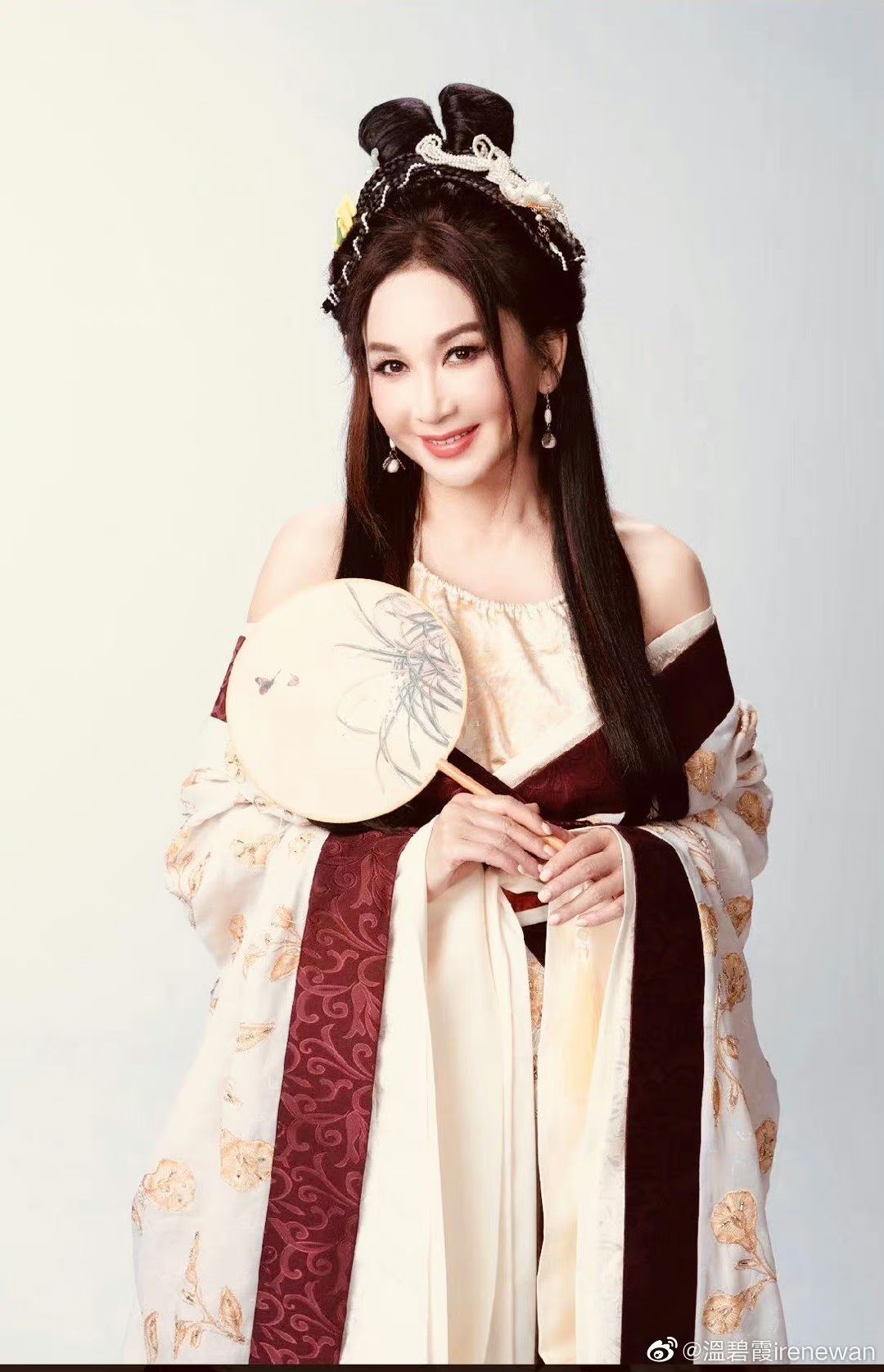 Minh tinh Ôn Bích Hà tái hiện vai người đẹp Đát Kỷ năm xưa: Điệu bộ y hệt, chỉ ngoại hình khiến fan ngỡ ngàng - Ảnh 5
