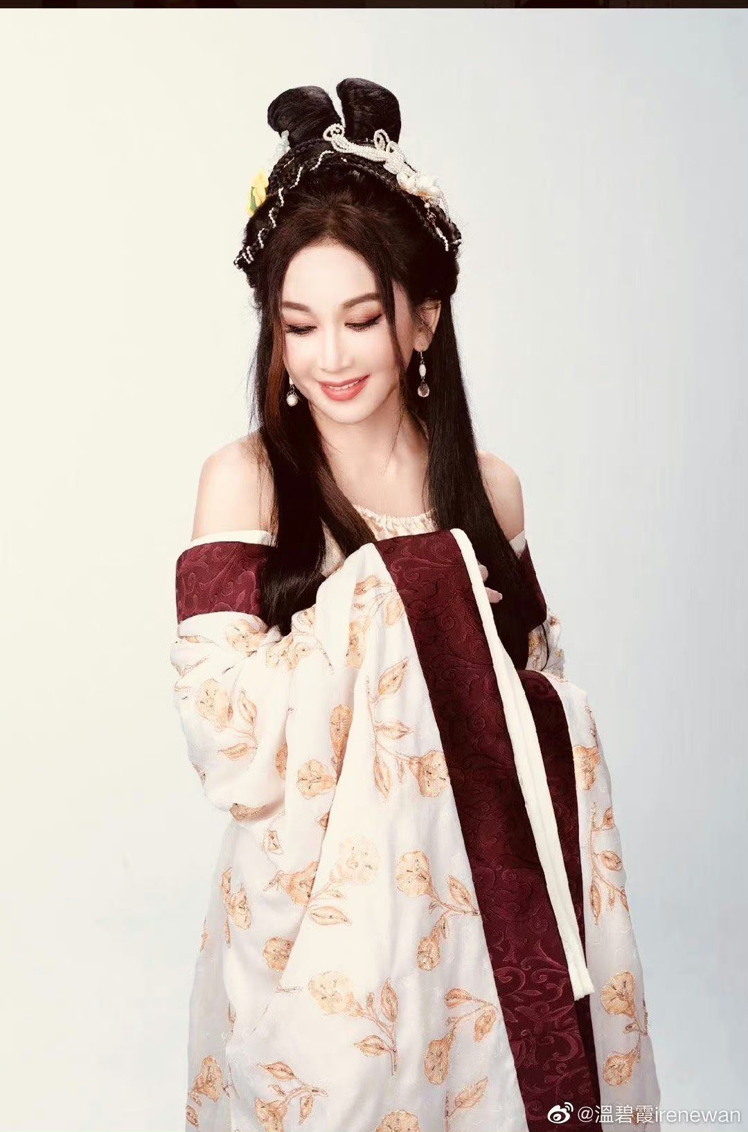 Minh tinh Ôn Bích Hà tái hiện vai người đẹp Đát Kỷ năm xưa: Điệu bộ y hệt, chỉ ngoại hình khiến fan ngỡ ngàng - Ảnh 6