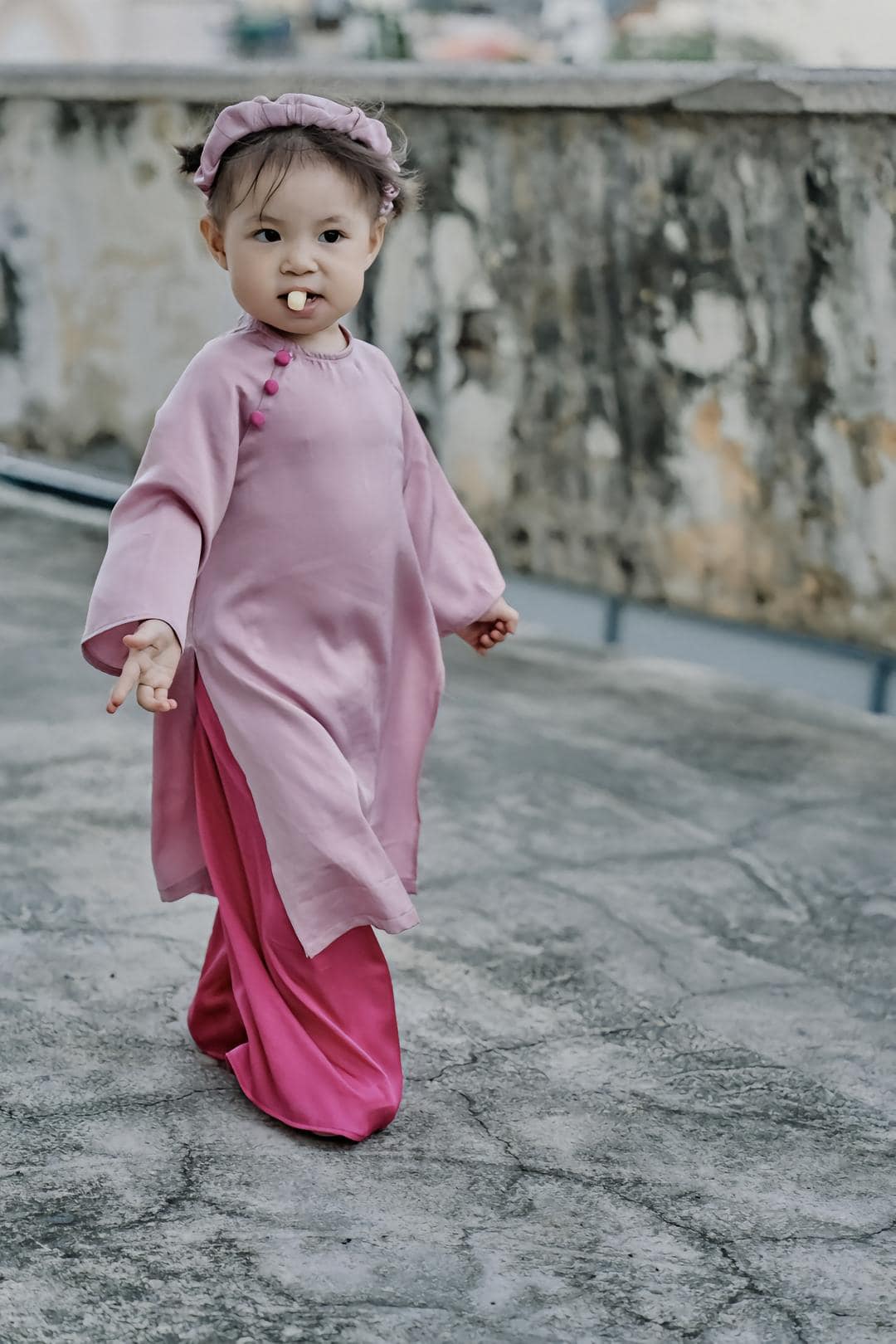 Cháu gái của chủ tịch tập đoàn may mặc nổi tiếng Việt Nam 'Pam yêu ơi' gây chú ý với bộ ảnh chụp áo dài Tết ở Nha Trang - Ảnh 3