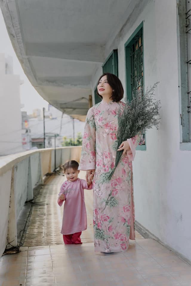 Cháu gái của chủ tịch tập đoàn may mặc nổi tiếng Việt Nam 'Pam yêu ơi' gây chú ý với bộ ảnh chụp áo dài Tết ở Nha Trang - Ảnh 5