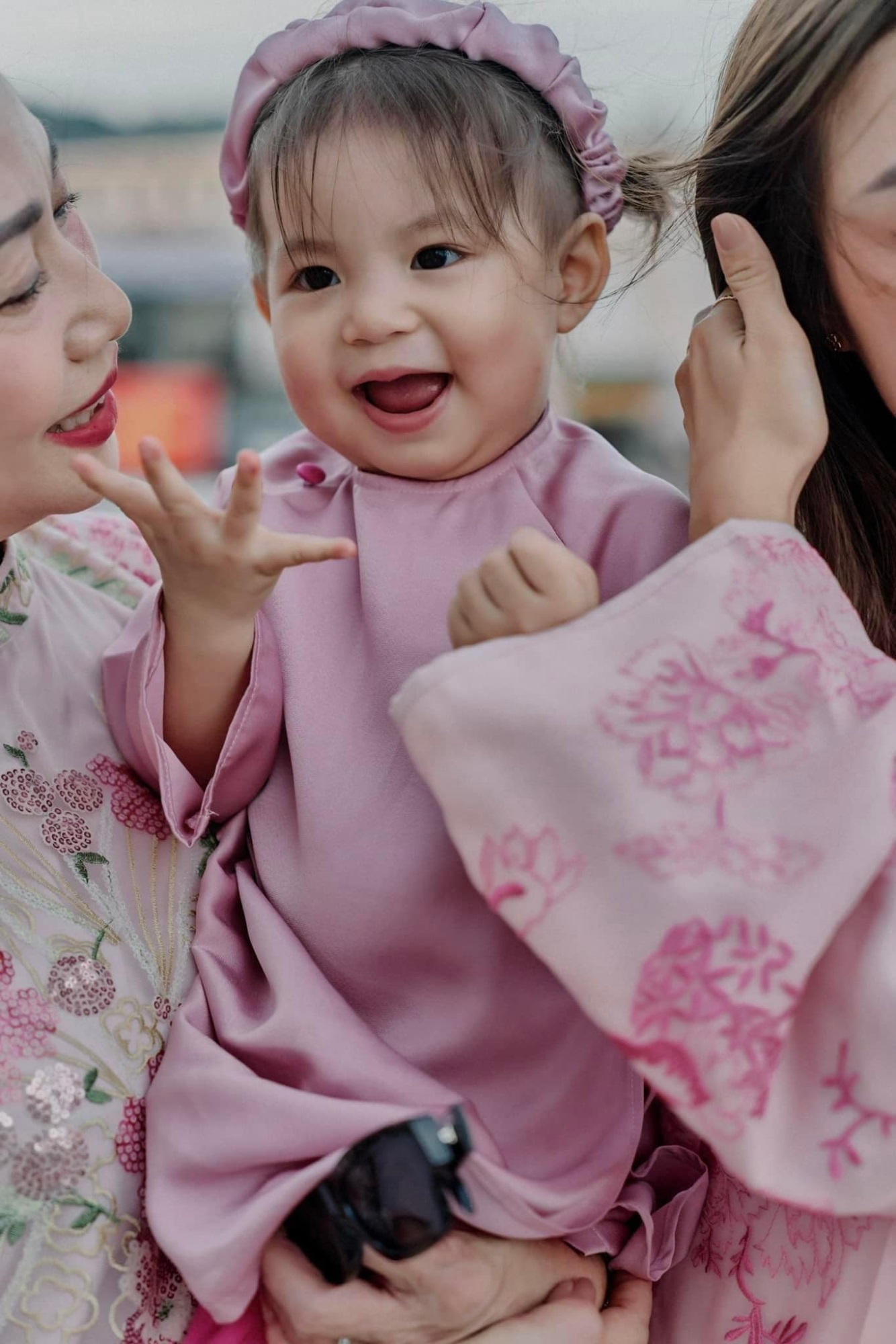 Cháu gái của chủ tịch tập đoàn may mặc nổi tiếng Việt Nam 'Pam yêu ơi' gây chú ý với bộ ảnh chụp áo dài Tết ở Nha Trang - Ảnh 4