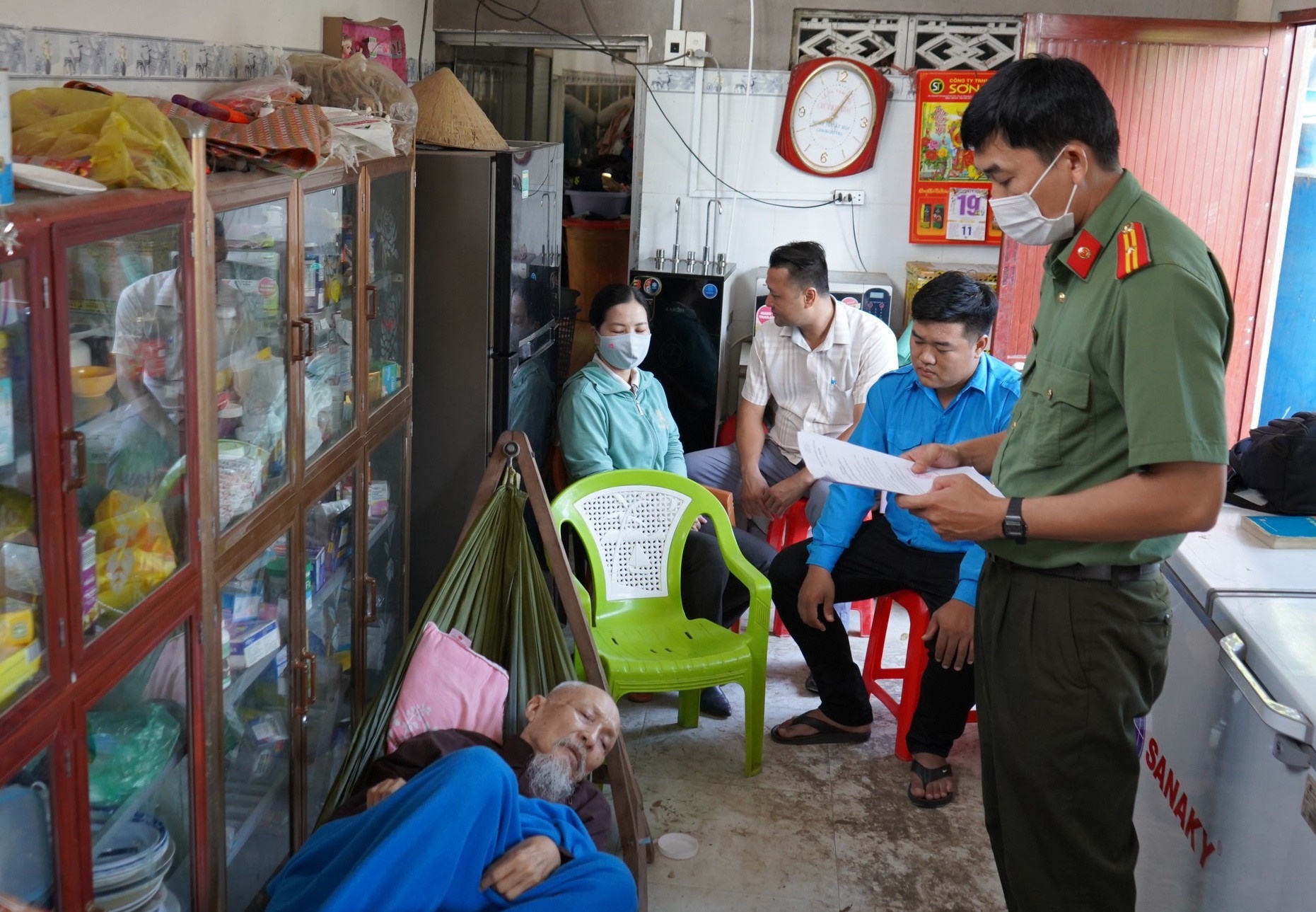Nóng: Công an truy tìm người liên quan vụ án loạn luân ở 'Tịnh thất Bồng Lai' - Ảnh 2