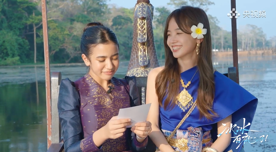 Công chúa Campuchia xúc động khi được Triệu Lộ Tư tặng ảnh có chữ ký riêng - Ảnh 3