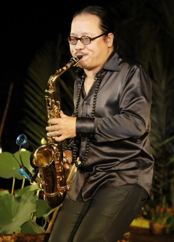 Sau nhiều lần phẫu thuật não và điều trị đột quỵ, sức khỏe của nghệ sĩ saxophone Trần Mạnh Tuấn ra sao? - Ảnh 1