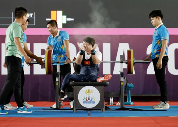 Nữ đô cử Châu Hoàng Tuyết Loan giành HCV, phá kỷ lục ASEAN Para Games 12   - Ảnh 2