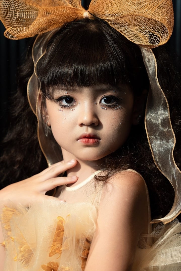 Bé gái Hà Nội có diện mạo xinh xắn như búp bê, đắt show làm mẫu ảnh, 2 tuổi đã có cát-xê 15 triệu/tháng - Ảnh 7
